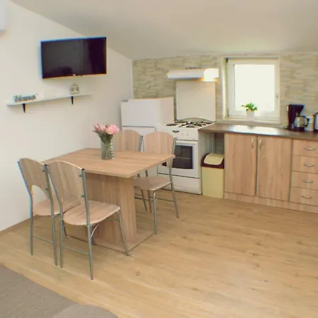 Apartment Lamija Near The Beach