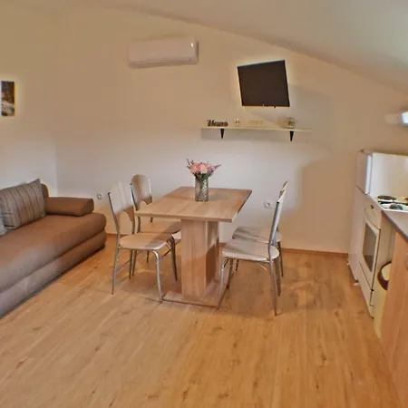 Apartment Lamija Near The Beach *