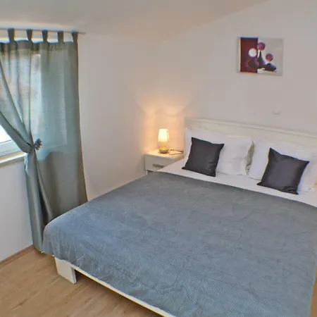 Apartment Lamija Near The Beach