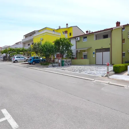 Apartment Lamija Near The Beach