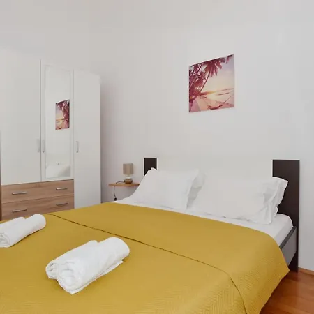 Apartment Lamija Near The Beach Pula
